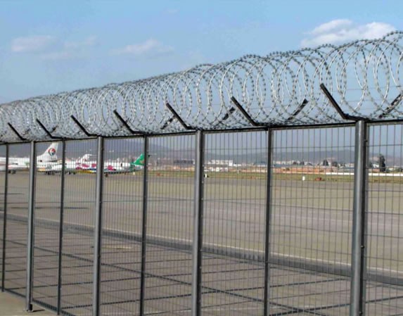  飞机场护栏网使用案例